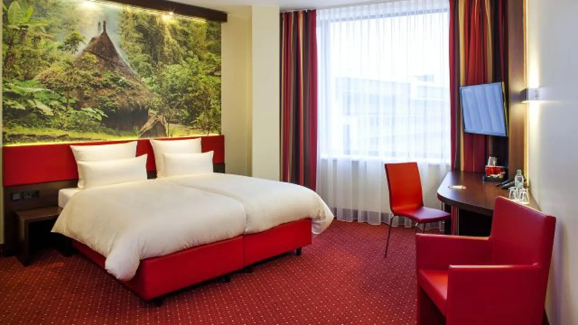 Best Western Plus Plaza Berlin Kurfürstendamm 4*,